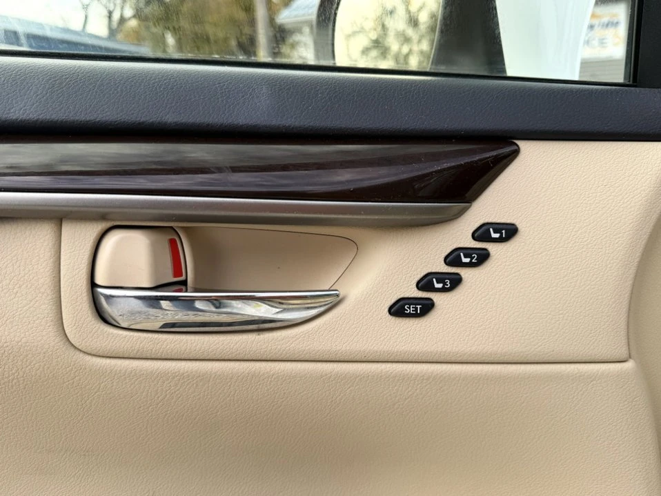 2013 Lexus ES 6th Gen - Image 12 of 15