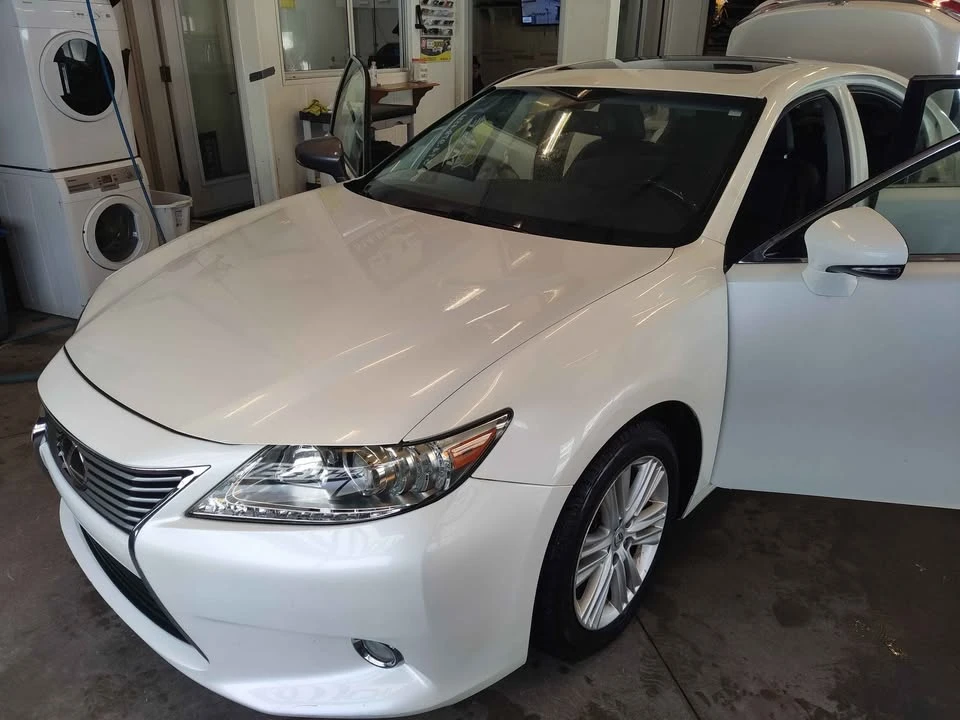 2013 Lexus ES 6th Gen - Image 8 of 13