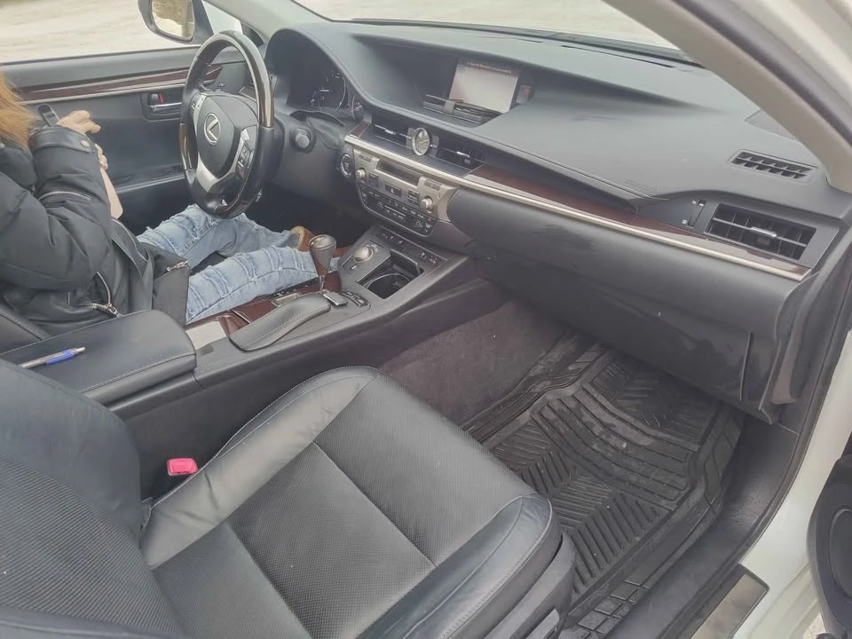 2013 Lexus ES 6th Gen - Image 12 of 13