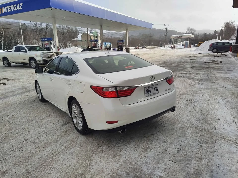 2013 Lexus ES 6th Gen - Image 11 of 13