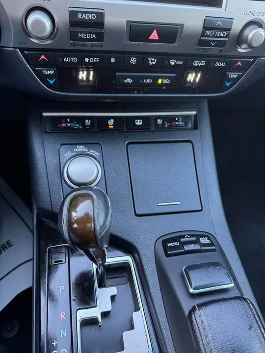 2013 Lexus ES 6th Gen - Image 16 of 19