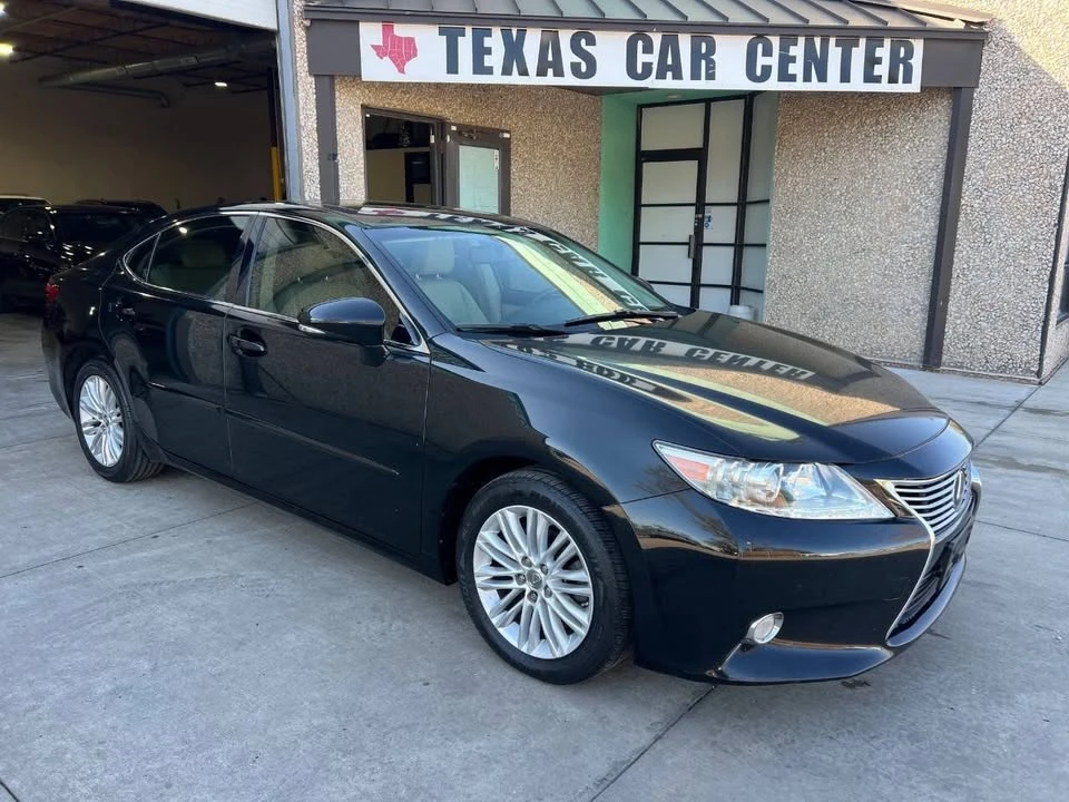 2013 Lexus ES 6th Gen - Image 3 of 15