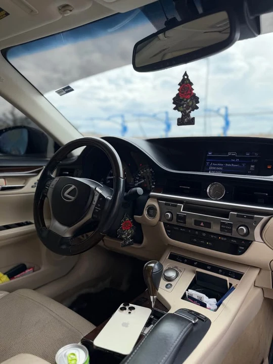 2013 Lexus ES 6th Gen - Image 8 of 12
