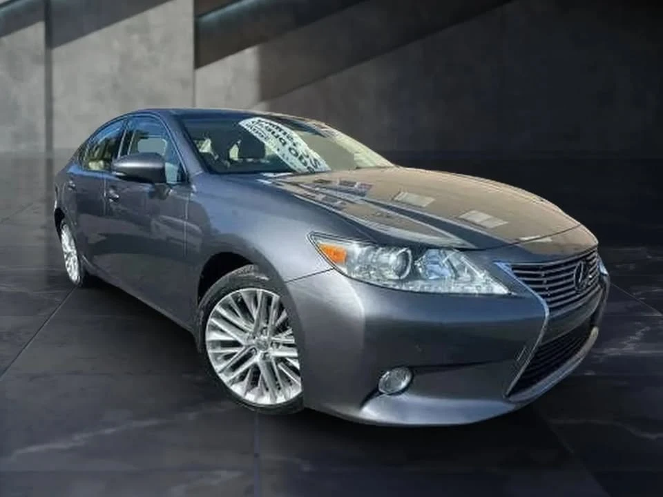 2013 Lexus ES 6th Gen - Image 2 of 20