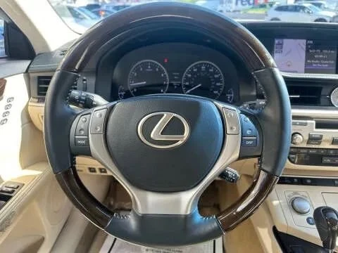 2013 Lexus ES 6th Gen - Image 15 of 20