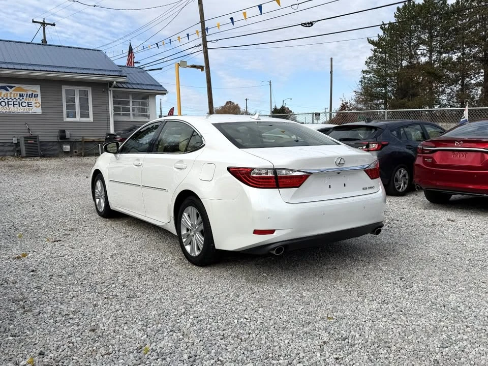 2013 Lexus ES 6th Gen - Image 5 of 19