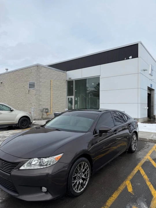 2013 Lexus ES 6th Gen - Image 2 of 12