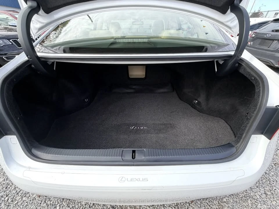 2013 Lexus ES 6th Gen - Image 16 of 19