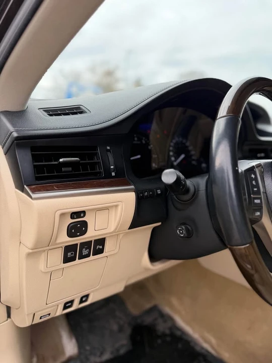 2013 Lexus ES 6th Gen - Image 11 of 12