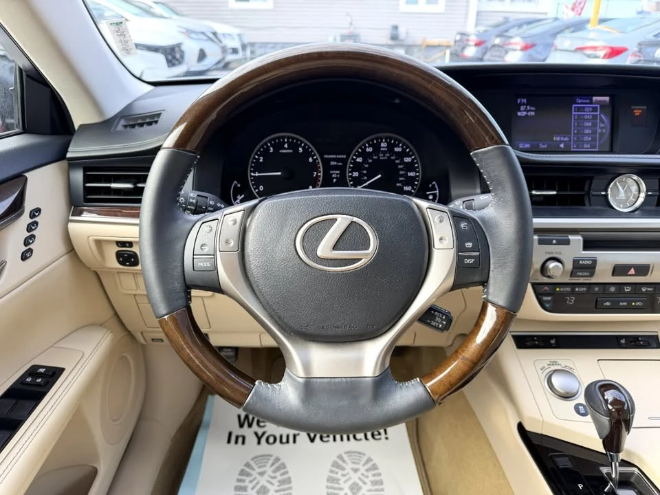 2013 Lexus ES 6th Gen - Image 10 of 19