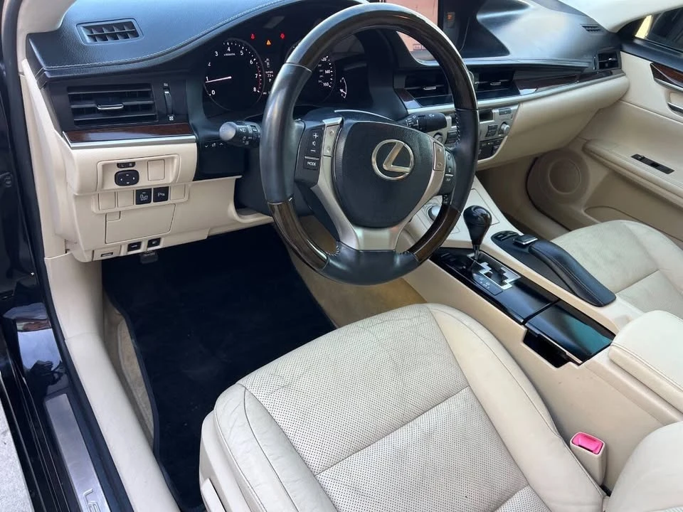 2013 Lexus ES 6th Gen - Image 9 of 15