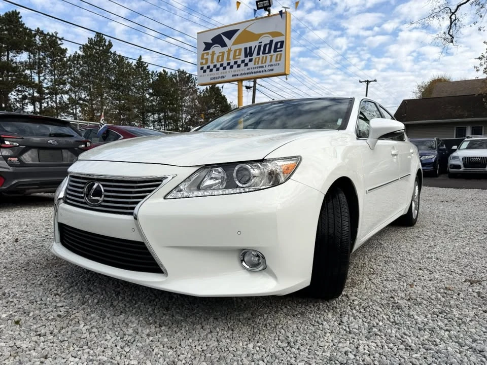 2013 Lexus ES 6th Gen - Image 17 of 19