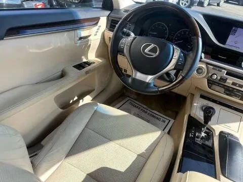 2013 Lexus ES 6th Gen - Image 13 of 20