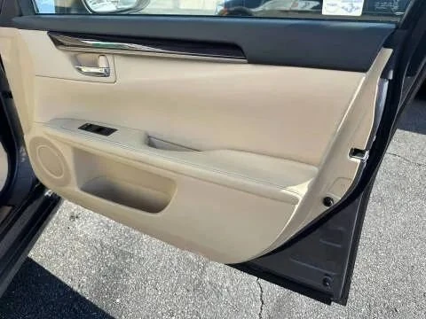 2013 Lexus ES 6th Gen - Image 9 of 20