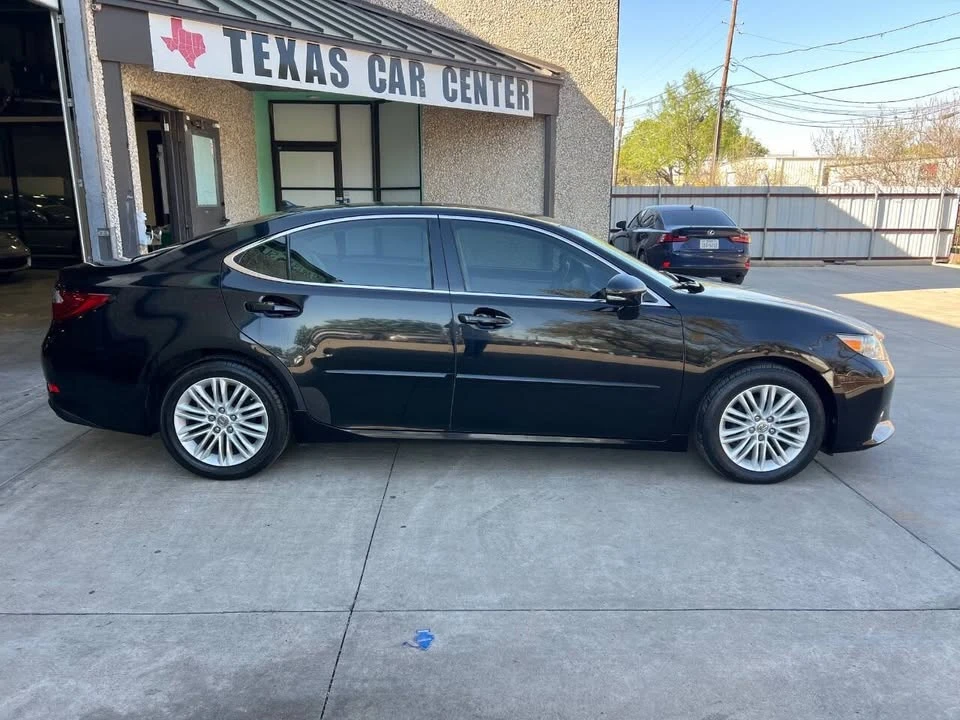 2013 Lexus ES 6th Gen - Image 4 of 15