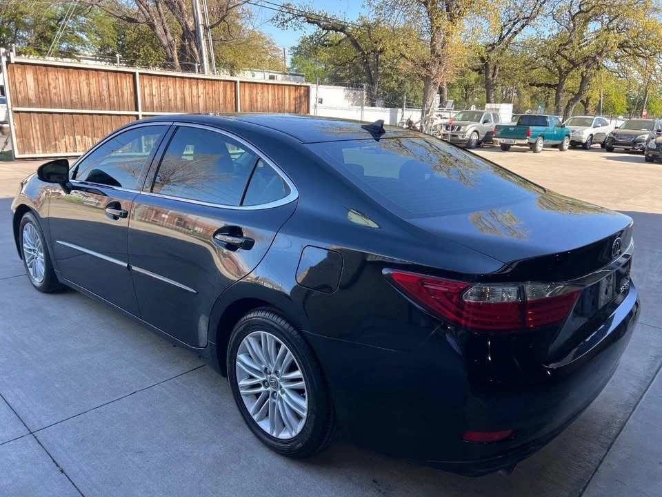 2013 Lexus ES 6th Gen - Image 7 of 15