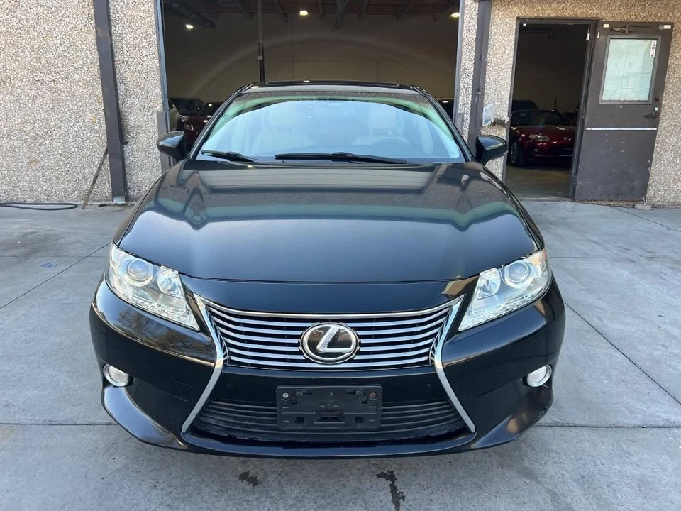 2013 Lexus ES 6th Gen - Image 2 of 15