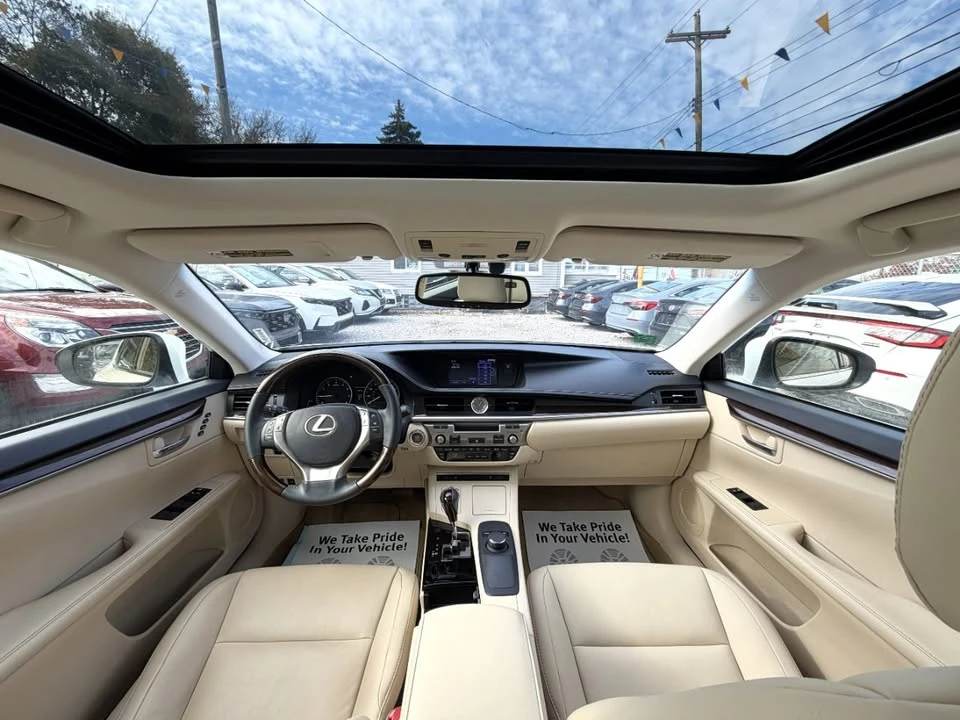 2013 Lexus ES 6th Gen - Image 11 of 19