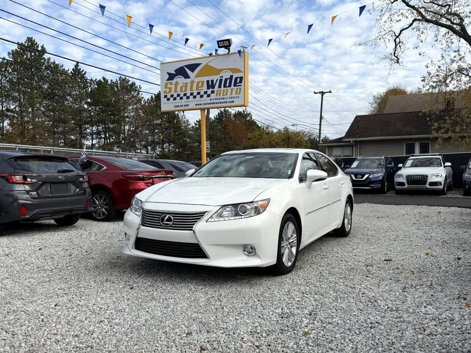 2013 Lexus ES 6th Gen - Image 7 of 19