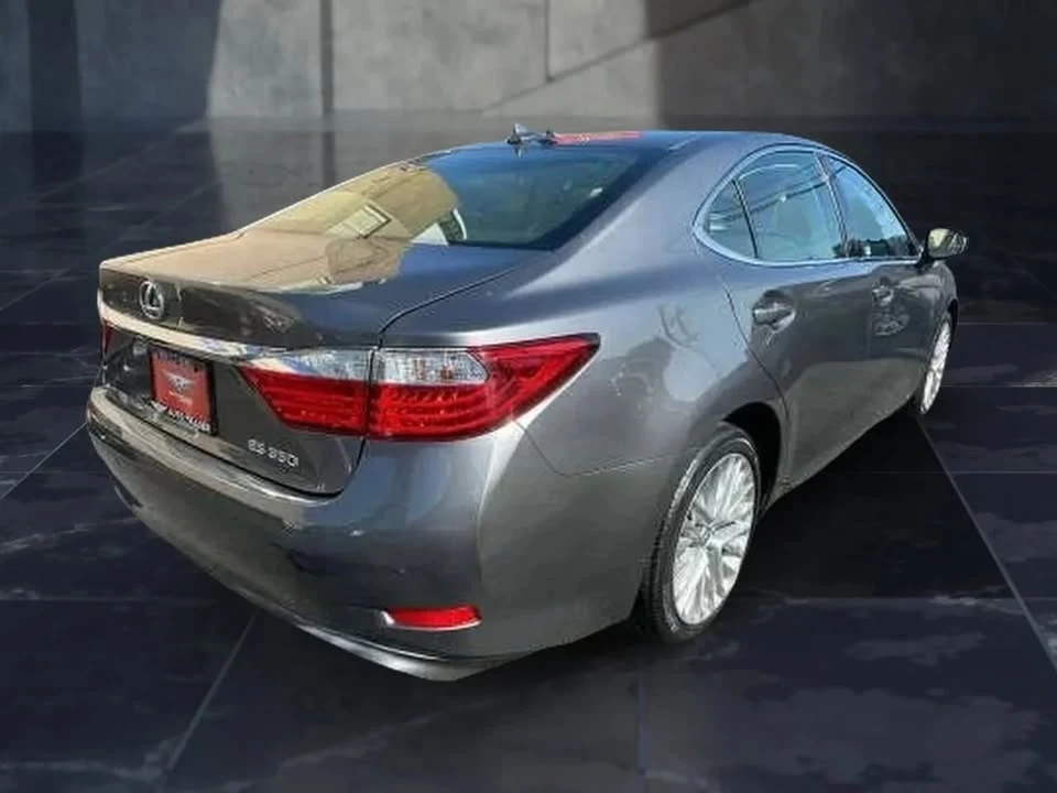 2013 Lexus ES 6th Gen - Image 8 of 20