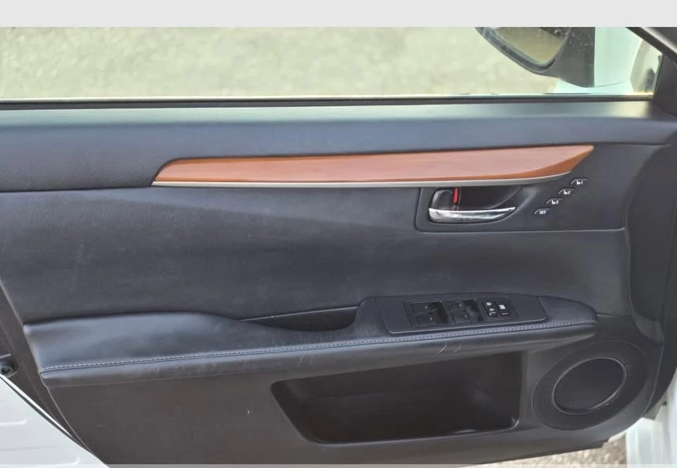 2013 Lexus ES 6th Gen - Image 11 of 14