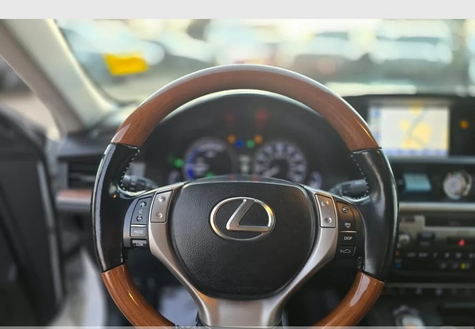 2013 Lexus ES 6th Gen - Image 8 of 14