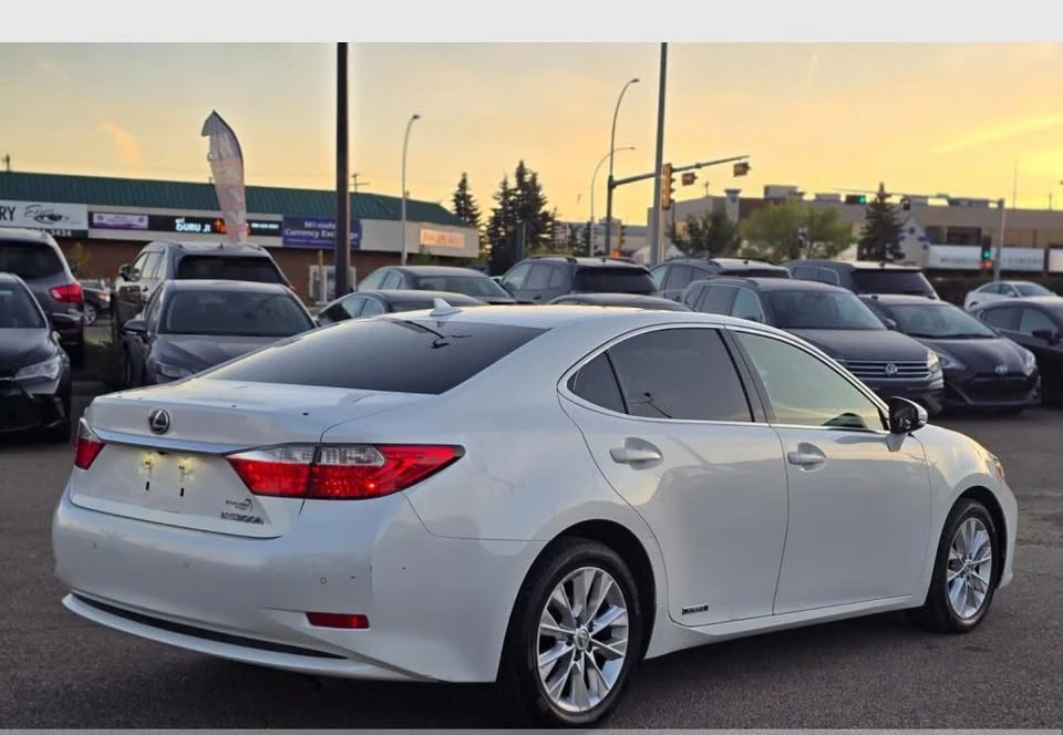 2013 Lexus ES 6th Gen - Image 4 of 14
