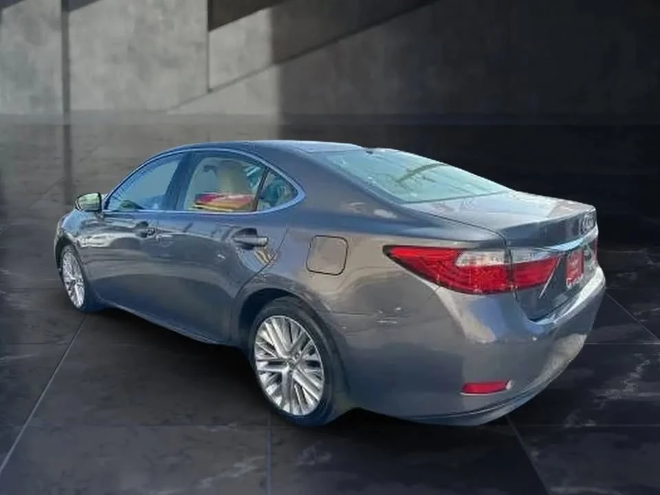2013 Lexus ES 6th Gen - Image 6 of 20
