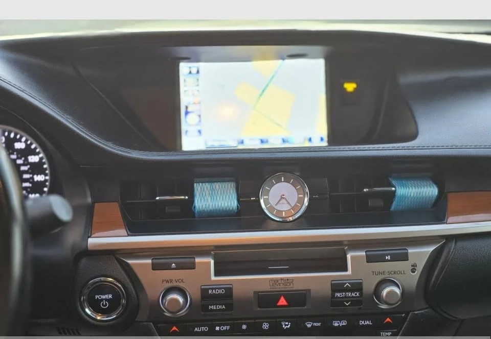 2013 Lexus ES 6th Gen - Image 9 of 14