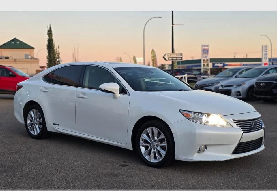 2013 Lexus ES 6th Gen - Image 5 of 14