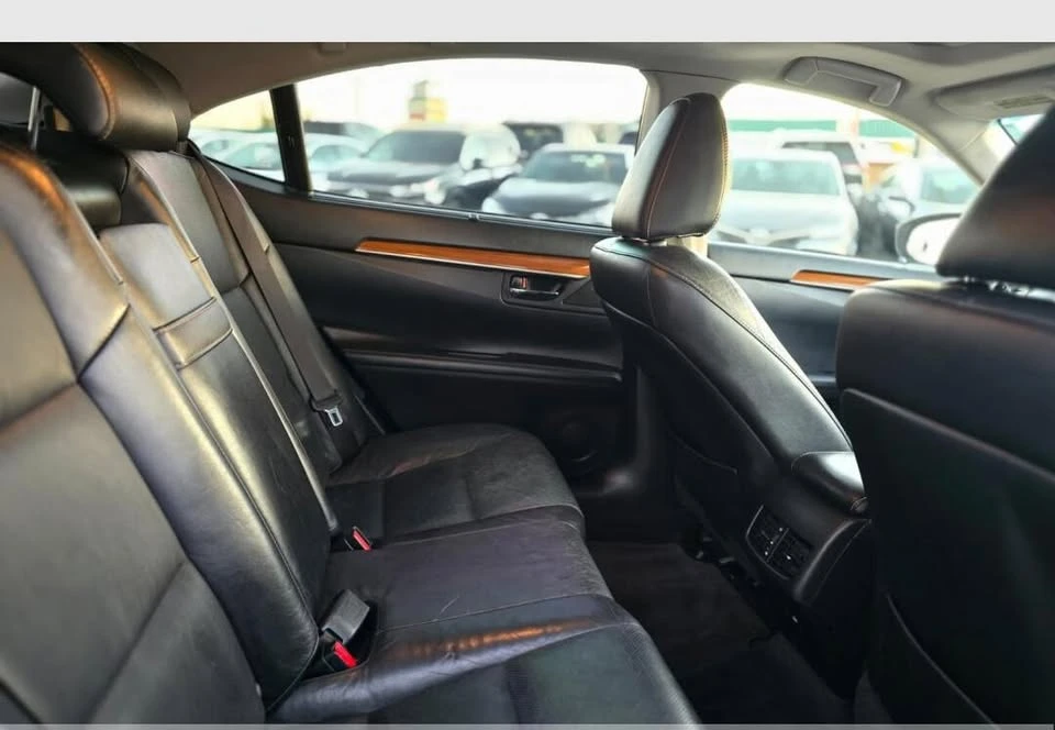 2013 Lexus ES 6th Gen - Image 12 of 14