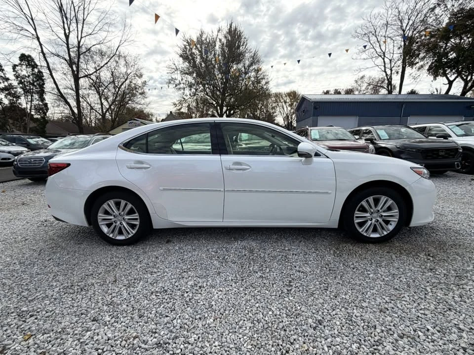 2013 Lexus ES 6th Gen - Image 3 of 19