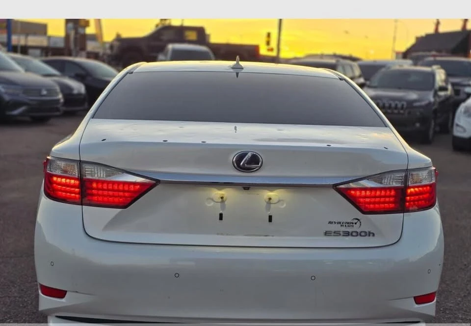 2013 Lexus ES 6th Gen - Image 3 of 14