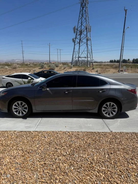 2013 Lexus ES 6th Gen - Image 4 of 10