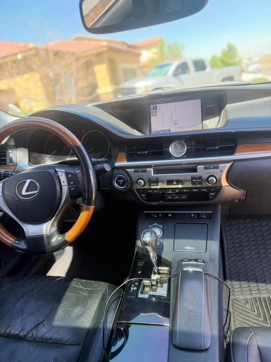 2013 Lexus ES 6th Gen - Image 7 of 10