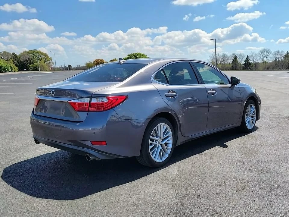 2013 Lexus ES 6th Gen - Image 4 of 17