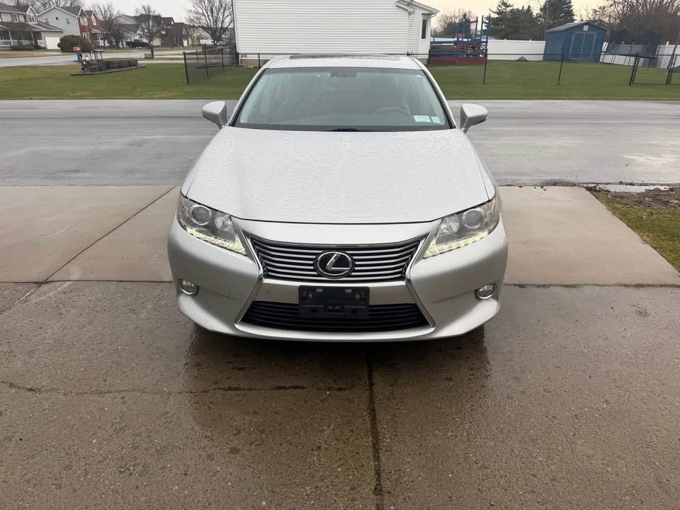 2013 Lexus ES 6th Gen - Image 2 of 8