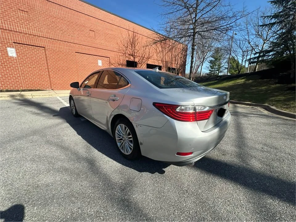2013 Lexus ES 6th Gen - Image 7 of 20