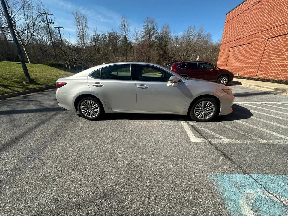 2013 Lexus ES 6th Gen - Image 4 of 20