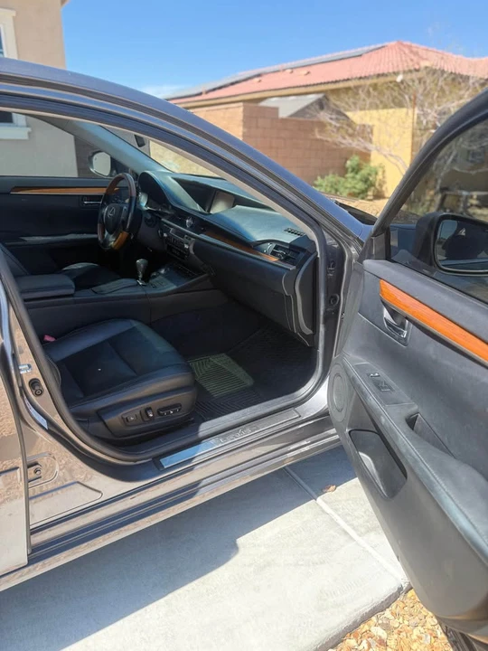 2013 Lexus ES 6th Gen - Image 6 of 10