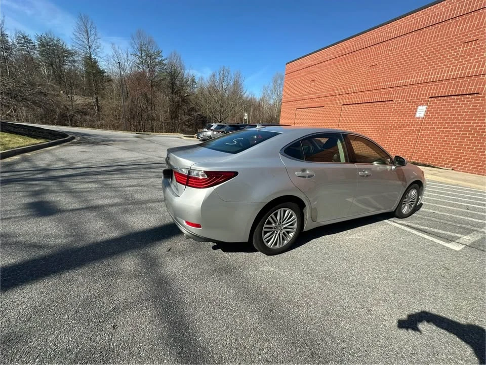 2013 Lexus ES 6th Gen - Image 5 of 20