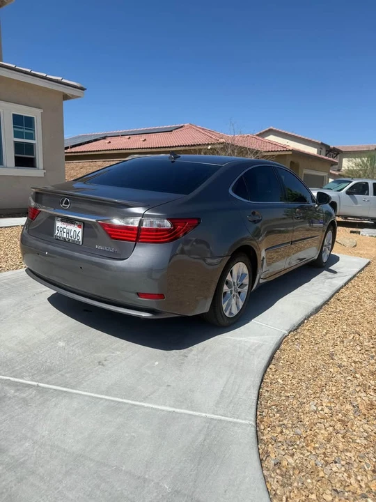 2013 Lexus ES 6th Gen - Image 3 of 10