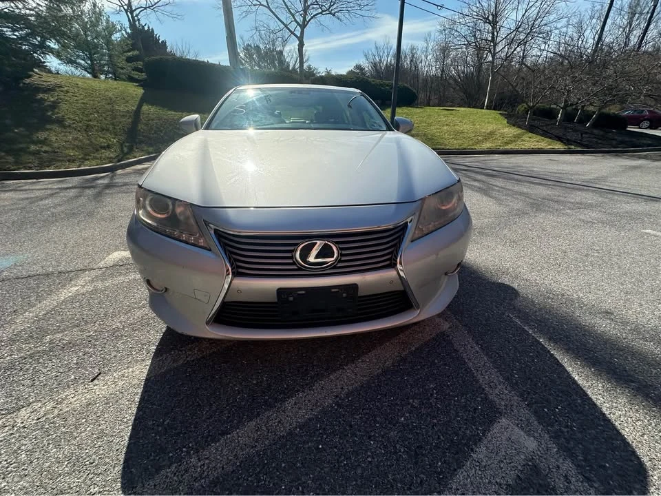 2013 Lexus ES 6th Gen - Image 2 of 20