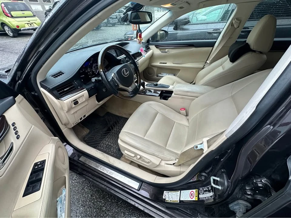 2013 Lexus ES 6th Gen - Image 6 of 12