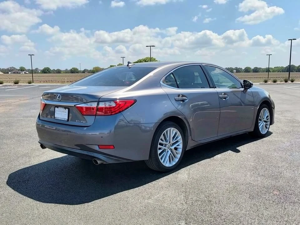 2013 Lexus ES 6th Gen - Image 14 of 17