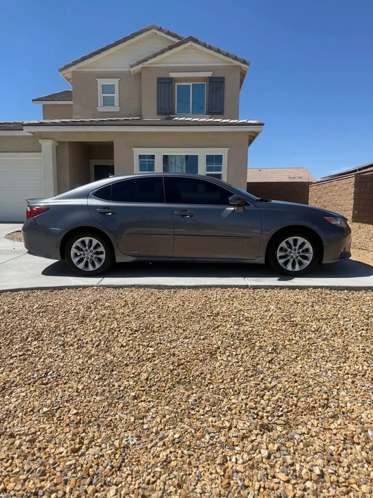 2013 Lexus ES 6th Gen - Image 2 of 10