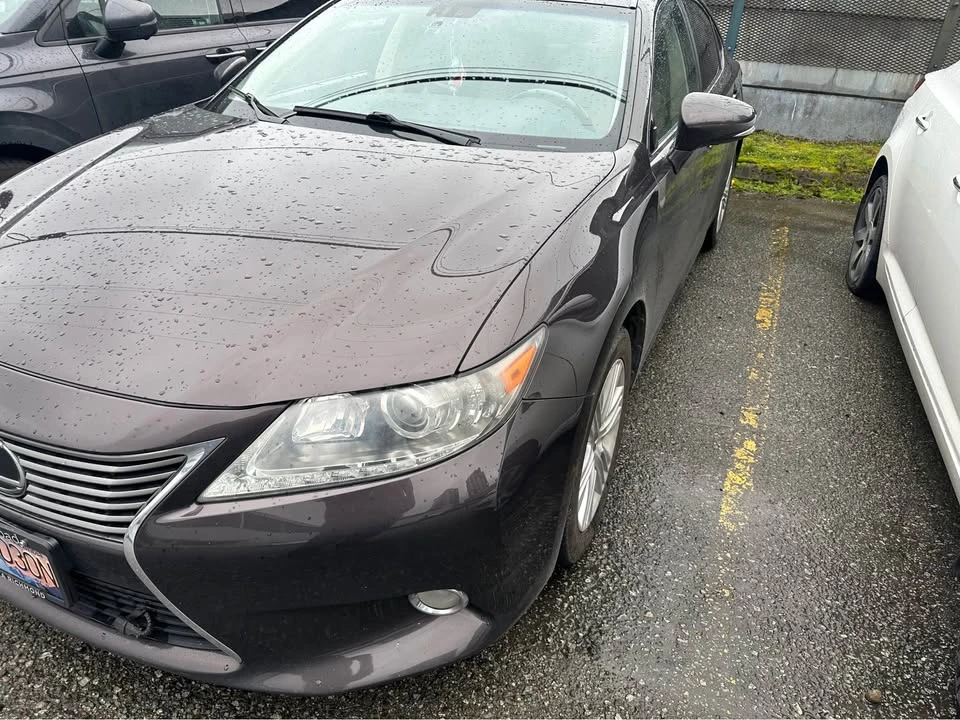 2013 Lexus ES 6th Gen - Image 11 of 12