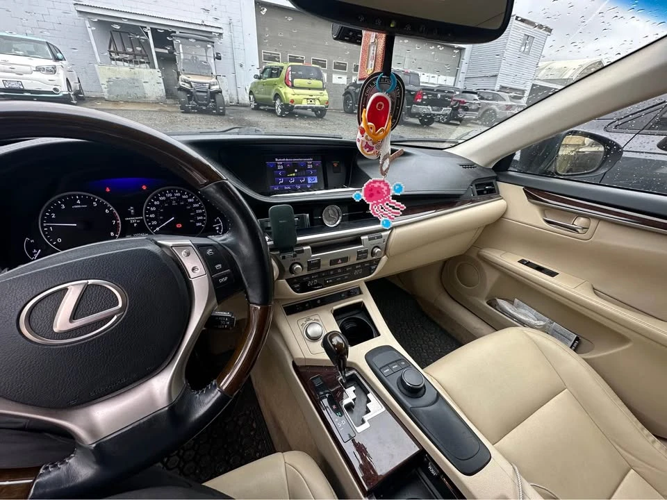 2013 Lexus ES 6th Gen - Image 4 of 12