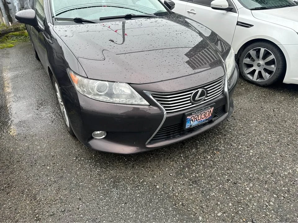 2013 Lexus ES 6th Gen - Image 8 of 12