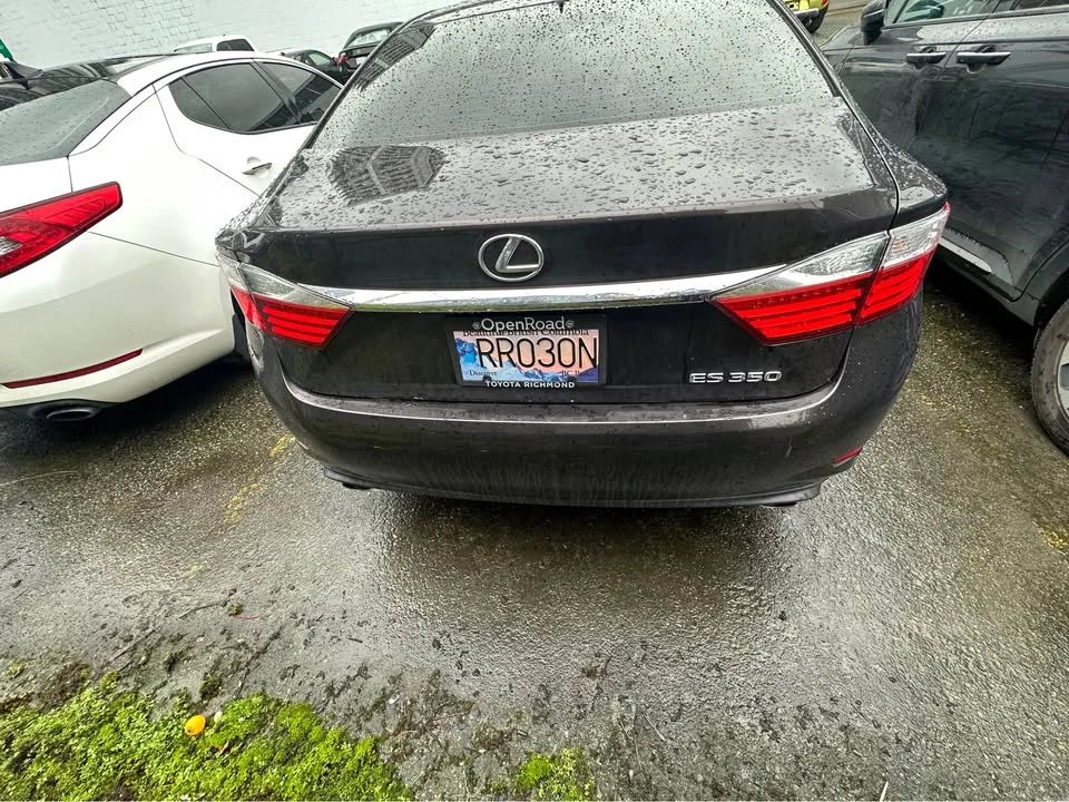 2013 Lexus ES 6th Gen - Image 10 of 12